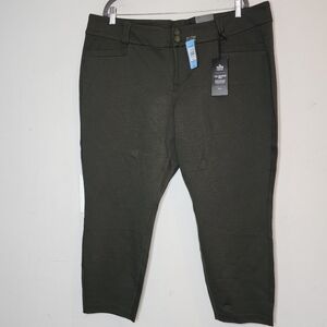 NWT Torrid Green Ponte All Nighter Crop Pant Trouser Noir Collection Size 22